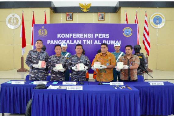 TNI AL Kembali Gagalkan Penyelundupan 5 Kg Narkotika dari Warga Negara Malaysia - JPNN.COM