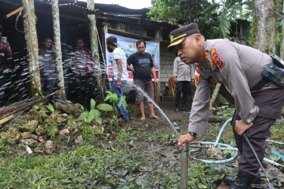 23 Tahun Menanti, Warga Kampung Menawi Kini Bisa Menikmati Air Bersih - JPNN.COM