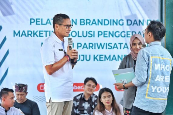 Sandiaga Berdayakan Pemuda Desa untuk Wujudkan 4,4 Juta Lapangan Kerja Baru - JPNN.COM