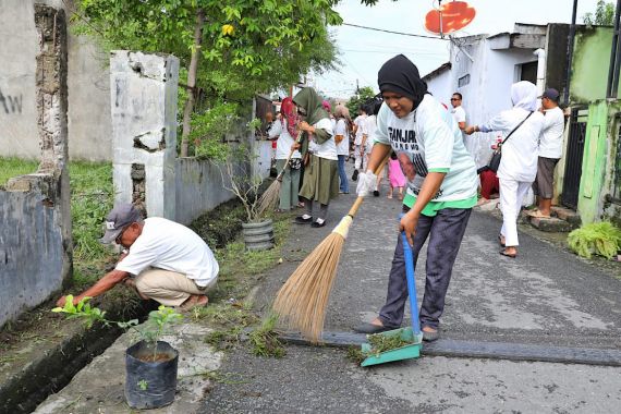 Petebu Ganjar Bantu Normalisasi Saluran Air Untuk Antisipasi Banjir di Medan - JPNN.COM