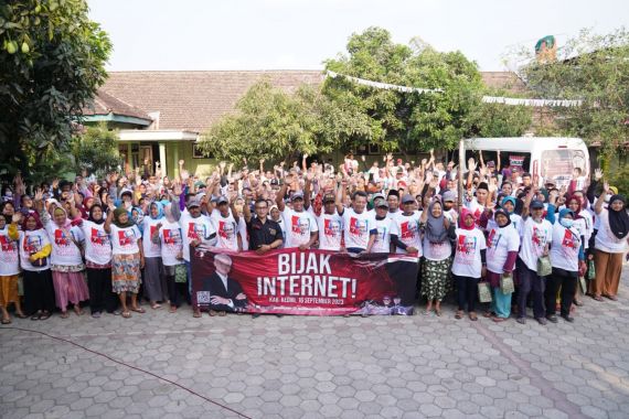 Sahabat Ganjar Ajak Anak Muda di Kediri Bijak Berinternet - JPNN.COM