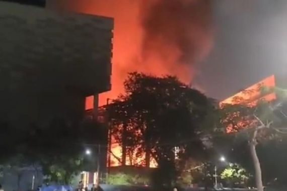 Museum Nasional Terbakar, Diduga Ini Penyebabnya - JPNN.COM