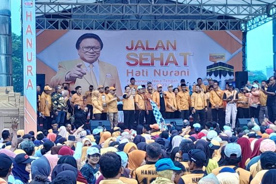 OSO dan Hanura Merangkul Warga Purworejo Lewat Jalan Sehat Hati Nurani - JPNN.COM