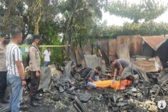 Siti Aisyah Ditemukan Tewas di Bawah Puing Rumahnya yang Hangus Terbakar - JPNN.COM
