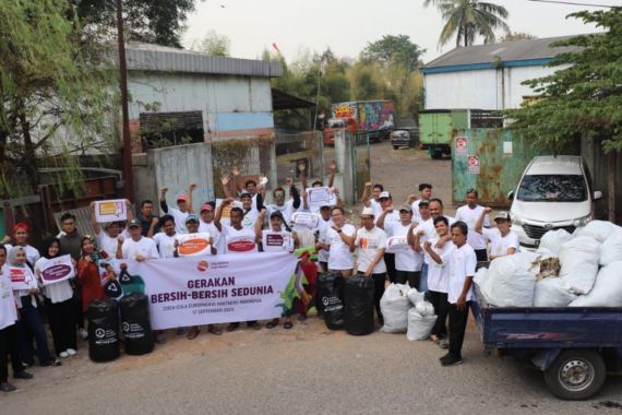 CCEP Indonesia Gelar Aksi Bersih-Bersih Serentak di 10 Kota - JPNN.COM
