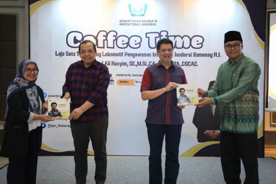 Buku Setahun Kinerja Irjen Kemenag Faisal Diluncurkan, Inspiratif & Visioner - JPNN.COM