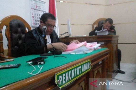 AKBP Achiruddin Dituntut 6 Tahun Penjara dalam Kasus Penimbunan Solar Bersubsidi - JPNN.COM