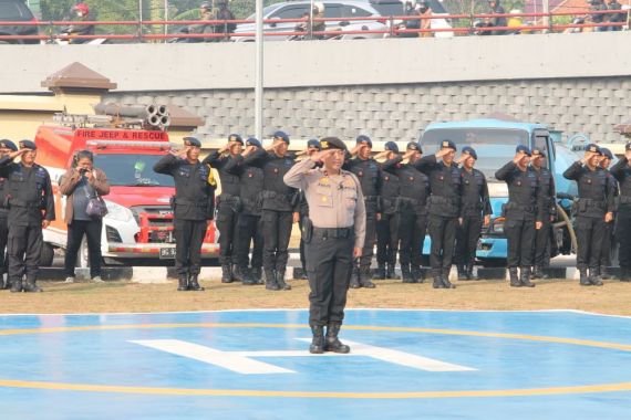 Atasi Karhutla di OKI dan Ogan Ilir, Polda Sumsel Tambahkan 126 Personel - JPNN.COM
