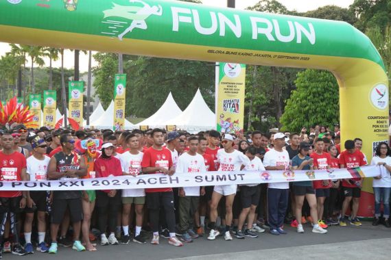 Dukung Fun Run KONI, Wellous Bagi-Bagi Air Mineral dan Suplemen Herbal - JPNN.COM