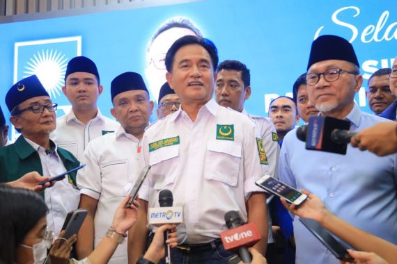 Jika Prabowo Tetap Jadikan Gibran Cawapres, Begini Sikap Politik Yusril Izha Mahendra - JPNN.COM