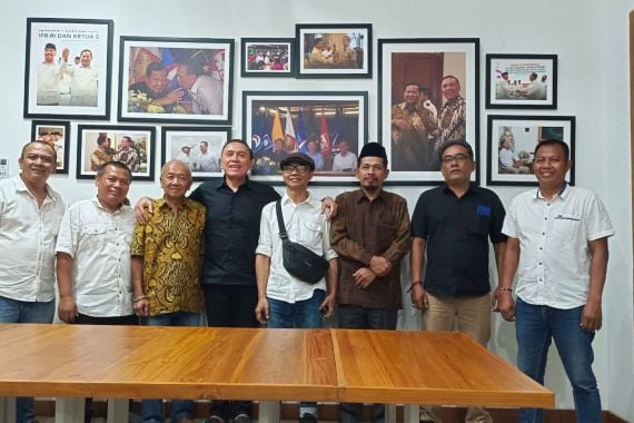 Temui Iwan Bule, ProJo Jabar Kembali Tegaskan Siap Menangkan Prabowo di Pilpres 2024 - JPNN.COM