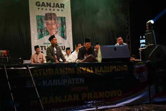 Relawan Santrine Abah Ganjar Gelar Konsolidasi di 104 Kabupaten/Kota - JPNN.COM
