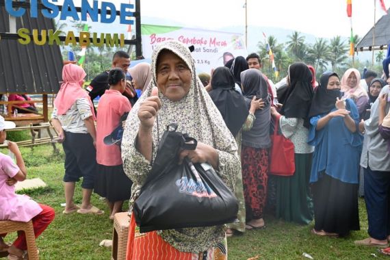 Sukarelawan Sandi Uno Hadirkan Sembako Murah Untuk Kaum Jompo di Sukabumi - JPNN.COM