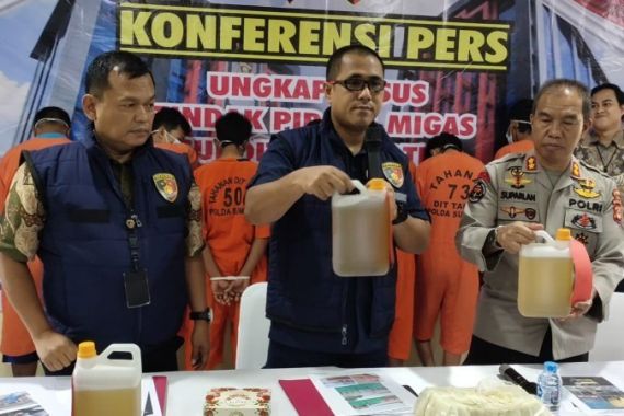 Polda Sumsel Gagalkan Penyelundupan 81 Ton BBM Ilegal - JPNN.COM