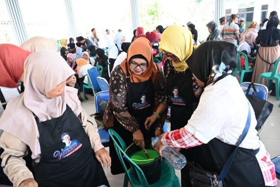 Sahabat Sandi Uno Gelorakan Semangat Wirausaha Bareng Warga di Jombang - JPNN.COM