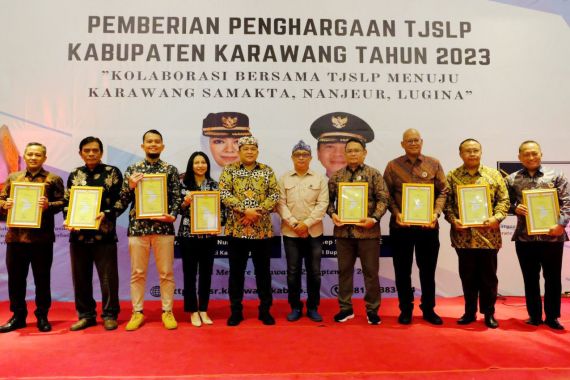 Peruri Terima Penghargaan TJSLP dari Pemkab Karawang - JPNN.COM
