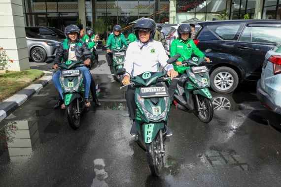 Mardiono Berikan Bantuan 10 Unit Motor Untuk Kader PPP di Aceh - JPNN.COM