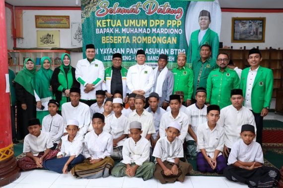 Mardiono Temui Santri Duafa dan Yatim Piatu Ketika Kunjungan Kerja ke Aceh - JPNN.COM