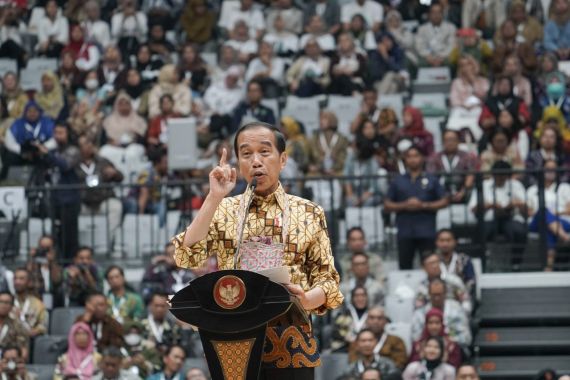 Di Festival LIKE, Presiden Jokowi Ajak Masyarakat Kembali Menanam Pohon - JPNN.COM