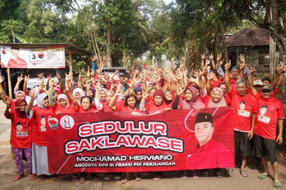 Relawan Sedulur Saklawase Terus Bergerak, Berbagi Sembako hingga Deklarasi - JPNN.COM
