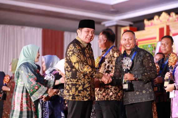 Gubernur Herman Deru Dinobatkan Sebagai Dewan Pembina Inovator oleh Mendagri Tito Karnavian - JPNN.COM