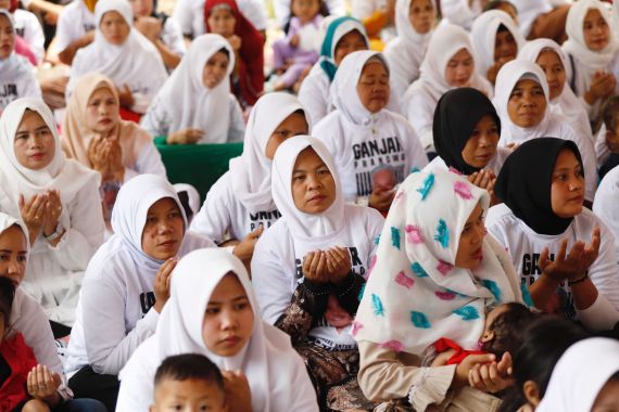 Sukarelawan Mak Ganjar Gelar Doa Bersama Untuk Meminta Hujan di Lebak - JPNN.COM