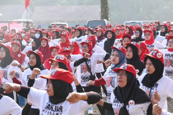 Ikut Senam Sehat DesGan, Ibu-Ibu di Lebak Siap Memenangkan Ganjar Jadi Presiden - JPNN.COM