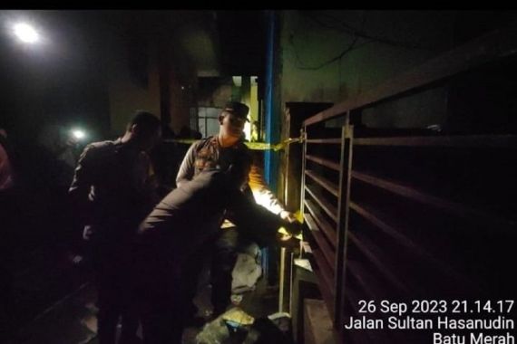 Kebakaran Melanda Permukiman Padat Penduduk di Ambon, Puluhan Korban Mengungsi ke Masjid Kapahaha - JPNN.COM
