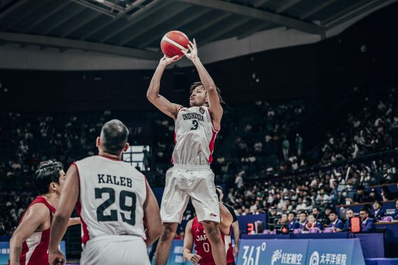 Pincang, Timnas Basket Putra Indonesia Telan Kekalahan Pahit Lawan Jepang - JPNN.COM