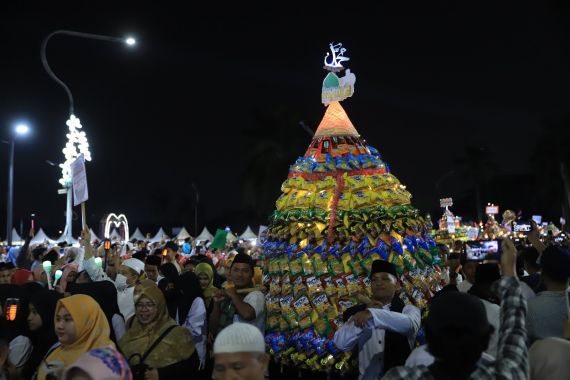 Ribuan Warga Tumpah Ruah Ramaikan Pembukaan Festival Maulid Kota Tangerang 2023 - JPNN.COM