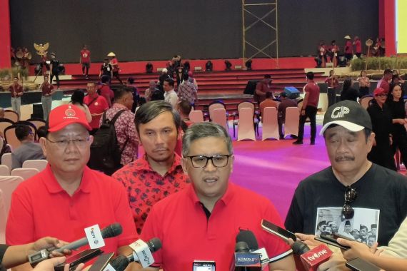 Prananda Prabowo dan Hasto Kristiyanto Tinjau Gladi Kotor Rakernas IV PDIP - JPNN.COM