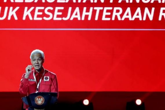 2 Pengakuan Ganjar di Rakernas IV PDIP, Ditujukan kepada Bu Mega dan Jokowi - JPNN.COM