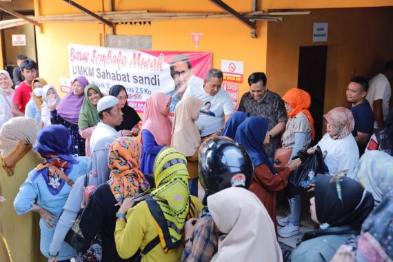 Sukarelawan Sandiaga Hadirkan Bazar Sembako Murah di Tengah Kenaikan Harga Beras - JPNN.COM