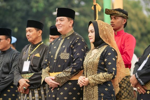 Berjasa Bagi Masyarakat Riau, Irjen Iqbal Terima Gelar Adat Datu Seri Jaya Perkasa Setia Negeri - JPNN.COM