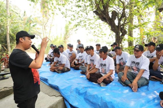 Nelayan Ganjar Edukasi Warga Muara Enim Cara Menangkap Ikan Ramah Lingkungan - JPNN.COM