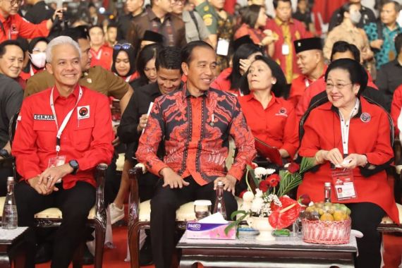 Megawati Sebut Orang Luar Tak Bisa Jadi Ketum PDIP, Pakar: Sentilan untuk Keluarga Jokowi - JPNN.COM