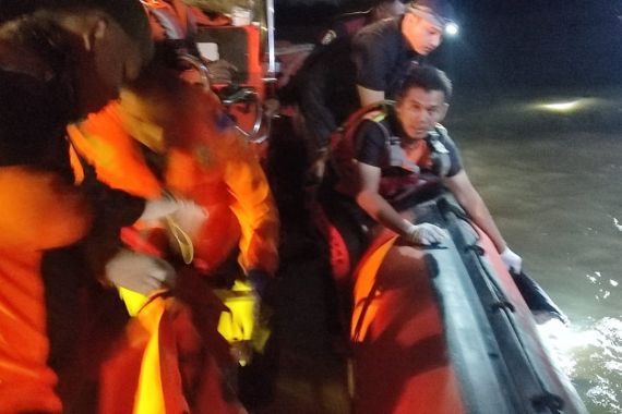 Petani dan Anaknya yang Tenggelam di Sungai Indragiri Ditemukan Tewas - JPNN.COM