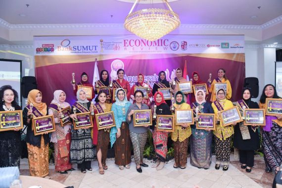 Yayasan API Beri Penghargaan kepada Perempuan Hebat Indonesia - JPNN.COM