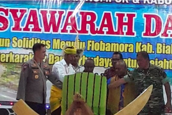 Pemkab Biak-Supiori: Warga Flobamora NTT Berjasa Bangun SDM Papua - JPNN.COM