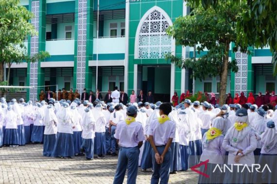 Kemenag Usut Kasus Guru Dimutasi Gegara Protes Toilet Berbayar di MAN 1 Pamekasan - JPNN.COM