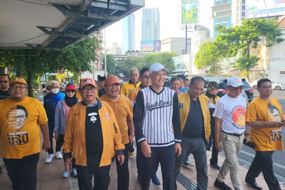 Ganjar Pranowo dan OSO Jalan Pagi di Surabaya, Gaungkan Politik Sehat di Hadapan Ribuan Masyarakat - JPNN.COM