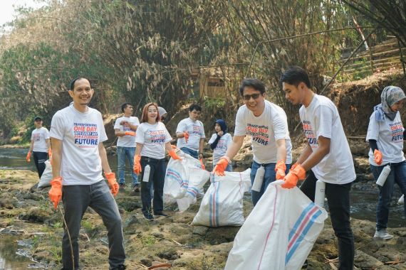 Terapkan ESG, OCS Group Gandeng World Cleanup Day untuk Bersih-Bersih Lingkungan - JPNN.COM