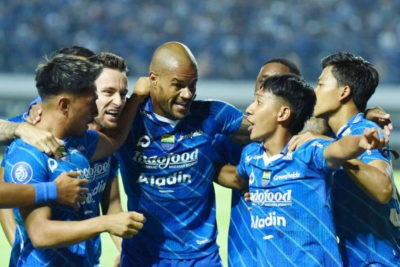 Klasemen Liga 1: Berpesta Gol, Persib Bandung Tembus Top 3 - JPNN.COM
