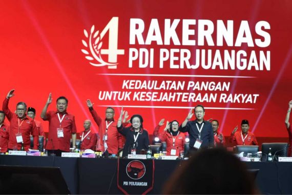 Momen-Momen di Rakernas PDIP, Mulai Sinyal Dukungan Jokowi untuk Ganjar, hingga Bu Mega Menerima Bibit MSP - JPNN.COM