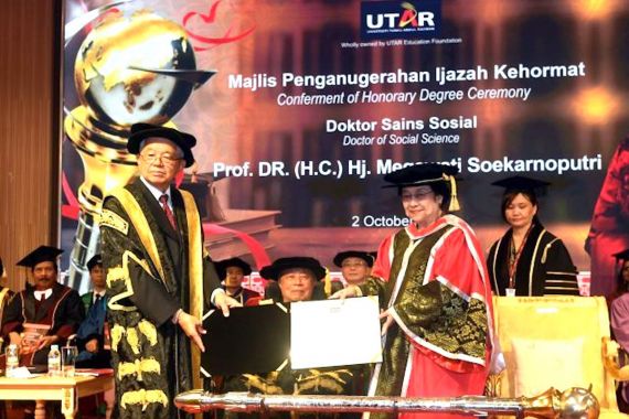 Bu Mega Diberi Gelar Doktor Kehormatan Lagi, Kali Ini dari UTAR Malaysia - JPNN.COM