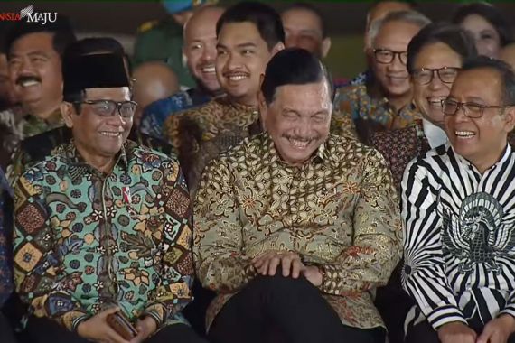 Heboh, Luhut Pandjaitan Terkait dengan Semua Batik di Istana - JPNN.COM