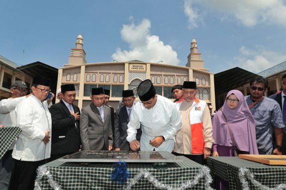 Resmikan Masjid di Banyumas, Anies Lihat Wajah Masa Depan Indonesia - JPNN.COM