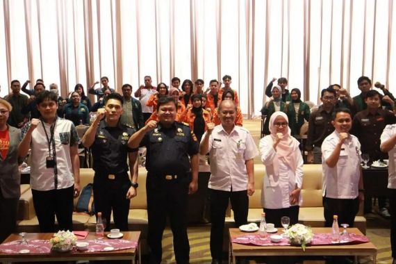 Manfaatkan Dana Bagi Hasil CHT, Bea Cukai Bandung Gelar Serangkaian Sosialisasi - JPNN.COM