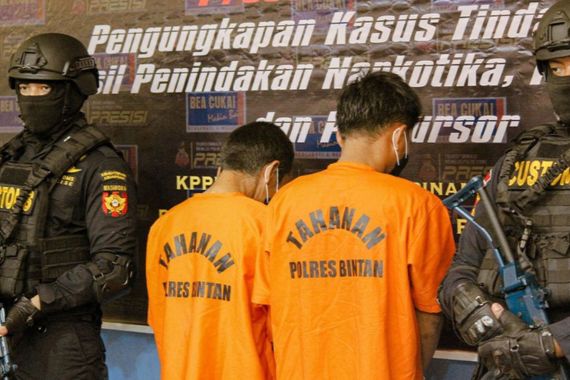 Bea Cukai Tanjungpinang Temukan Paket Mencurigakan Milik Penumpang, Isinya Ternyata - JPNN.COM