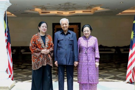 Bu Mega Meraih Gelar Doktor HC dari UTAR, Mahathir Mohamad: Tahniah, Congratulation! - JPNN.COM